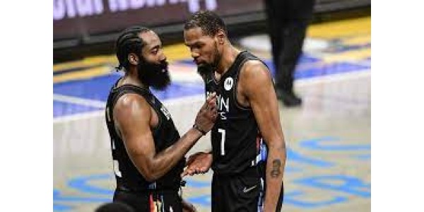 Durant e Curry, chi tiene la coscia di chi?